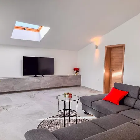 Chic Spacious Surrounded By Nature Near Opatija Lägenhet *