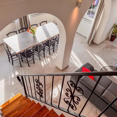 Chic Spacious Surrounded By Nature Near Opatija マトゥリ