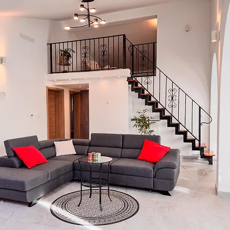 Chic Spacious Surrounded By Nature Near Opatija * マトゥリ