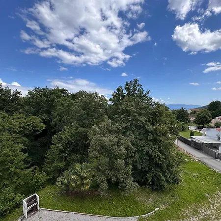 Chic Spacious Surrounded By Nature Near Opatija *