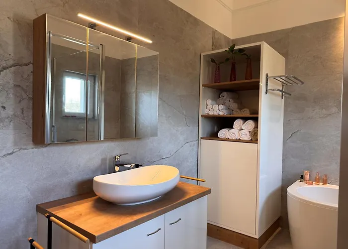 Chic Spacious Surrounded By Nature Near Opatija *