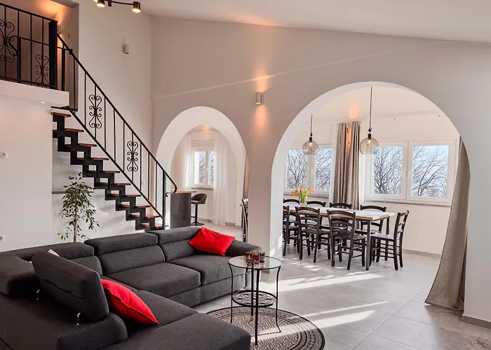 Chic Spacious Surrounded By Nature Near Opatija Matulji
