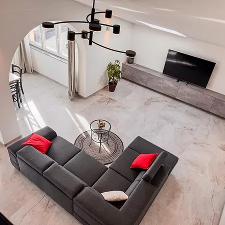 Chic Spacious Surrounded By Nature Near Opatija Lägenhet *