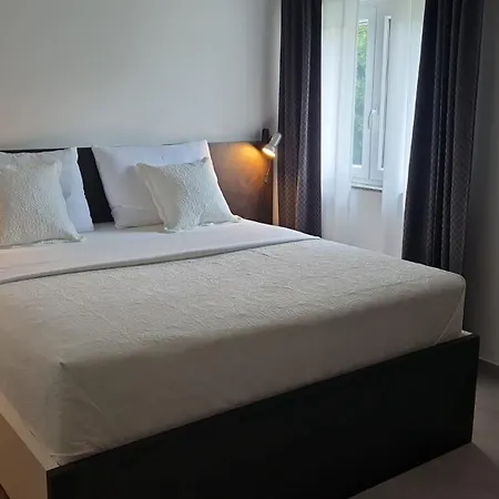 Chic Spacious Surrounded By Nature Near Opatija Lägenhet