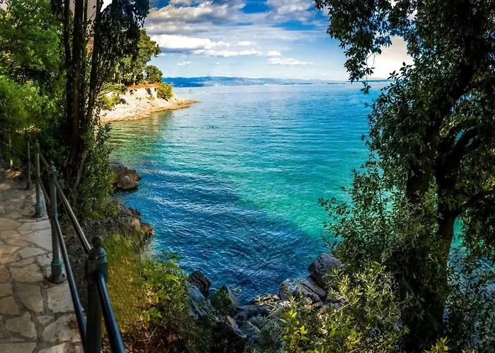 Chic Spacious Surrounded By Nature Near Opatija Apartman